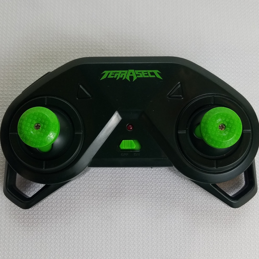 Terrasect Remote Control Transforming Vehicle - Picture 2 of 8